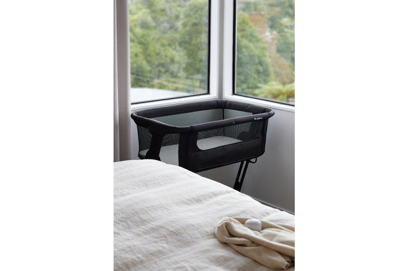 Unilove: Hug Me Plus 3-in-1 Bedside Bassinet - Black