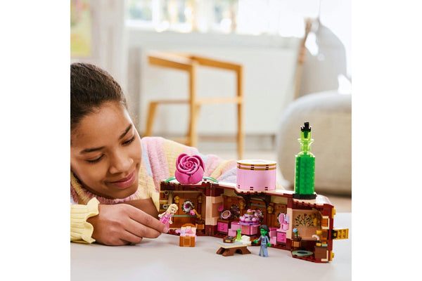 LEGO Wicked: Glinda & Elphaba's Dormitory - (75683)