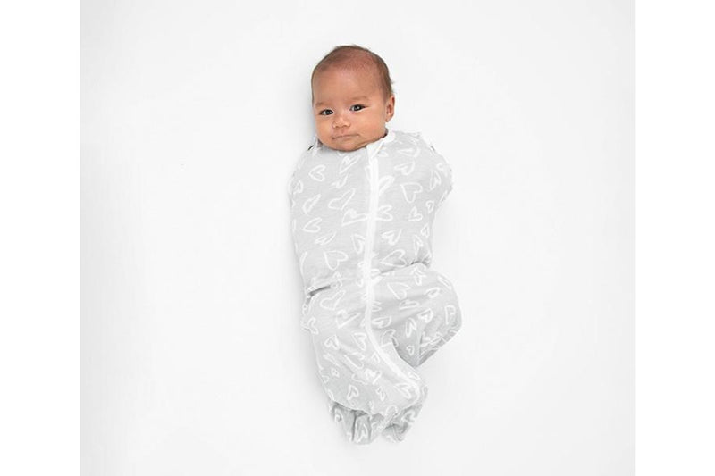 Mum 2 Mum: Bean Pod Swaddle Pouch - Grey Hearts (0-2 Months)
