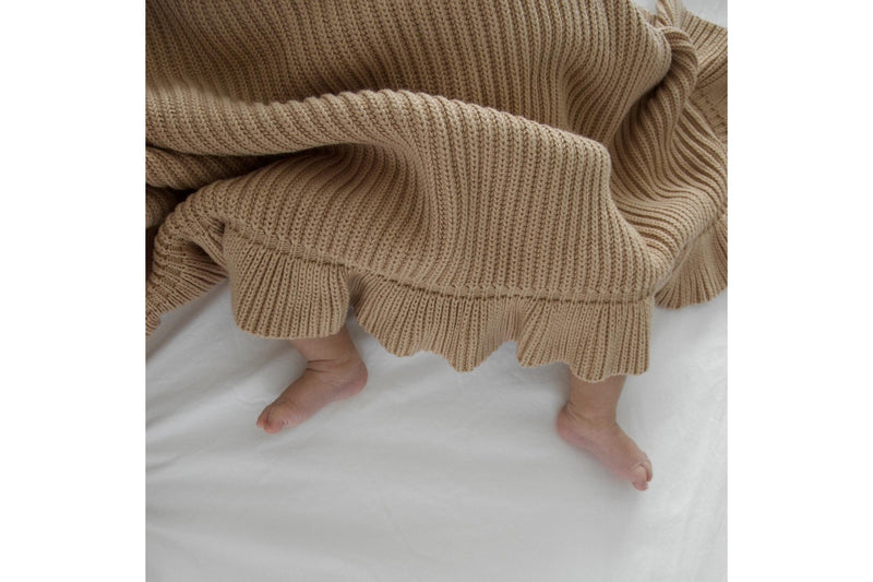 Saikah: Ribbed Frill Blanket - Mocha