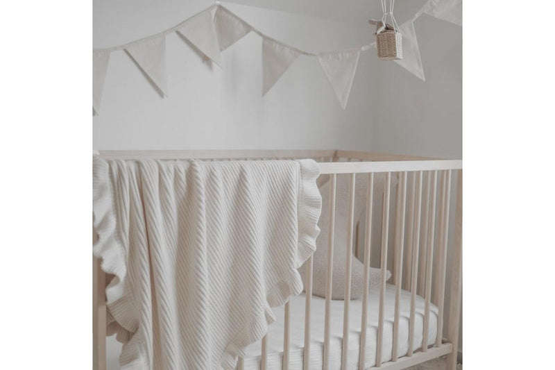 Saikah: Ribbed Frill Blanket - Ivory