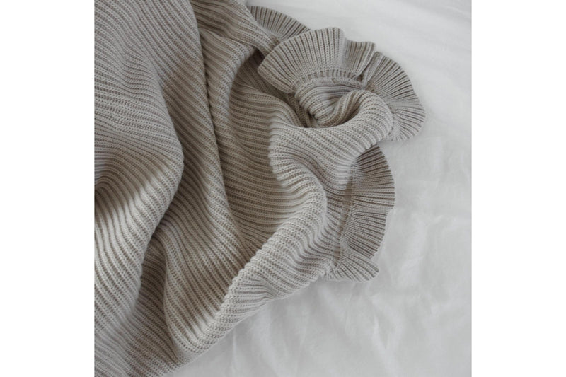 Saikah: Ribbed Frill Blanket - Light Grey