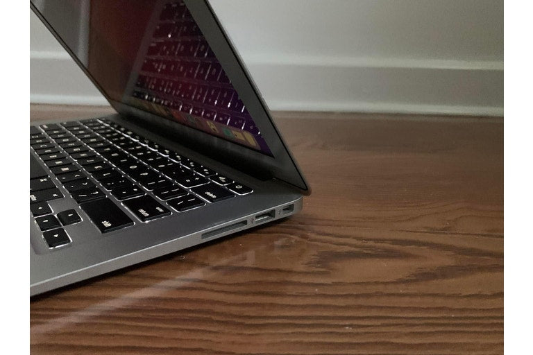Apple MacBook Air 13 inch 2017 128GB Ultralight Weight suitable for School, Uni & Travelling (Grade A)