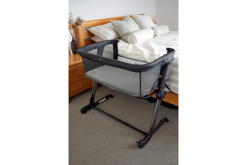 Unilove: Hug Me Plus 3-in-1 Bedside Bassinet - Black