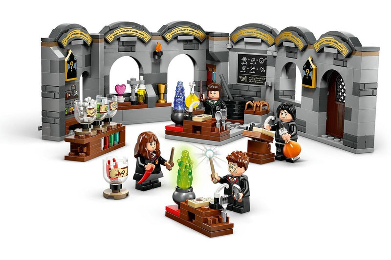 LEGO Harry Potter: Hogwarts Castle - Potions Class (76431)