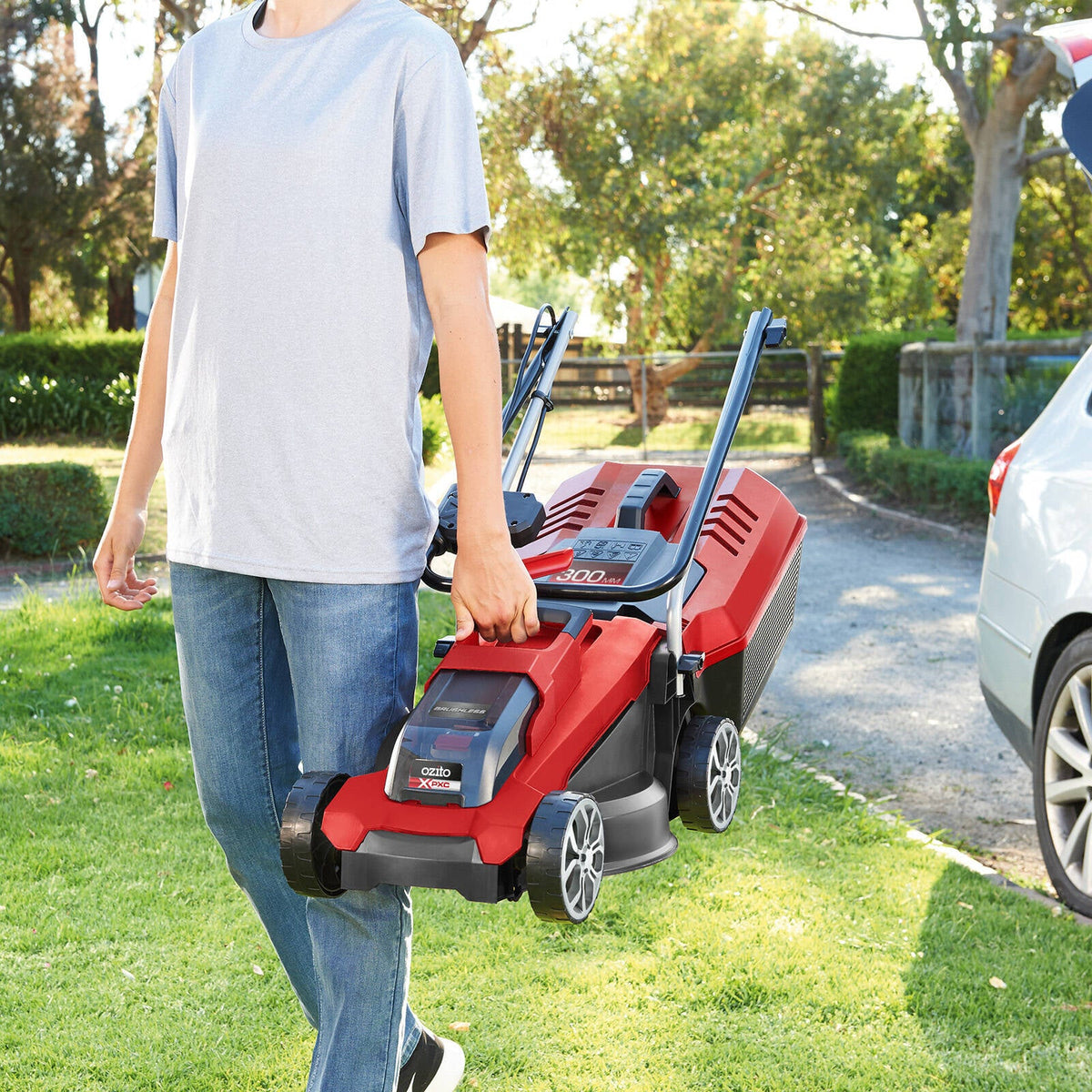 Ozito PXC 18V 300mm Brushless Lawn Mower 4.0Ah Kit PXCLMK-1418