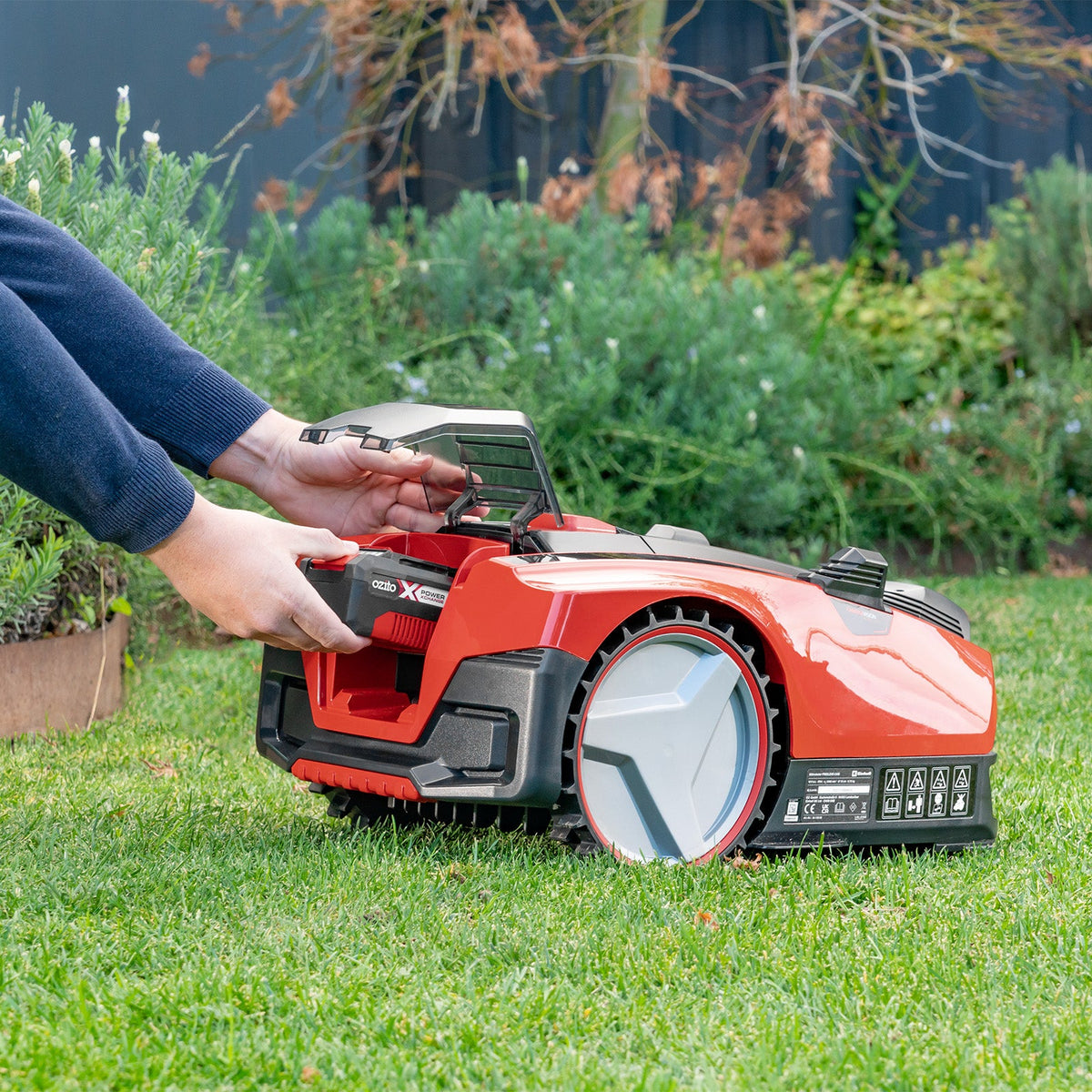 Ozito PXC 18V Brushless Freelexo Cam Robot Lawn Mower 4.0Ah Kit PXRLMK-500
